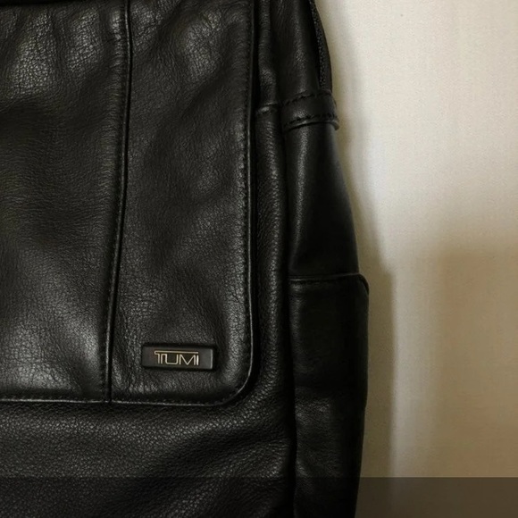 NWT Tumi Soft leather top zip flap crossbody bag professional work black - Picture 7 of 11